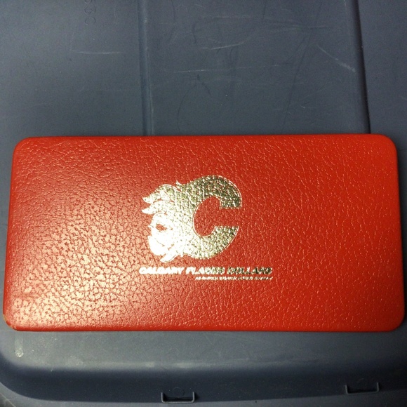 CALGARY FLAMES 1982 coin set - Picture 3 of 4